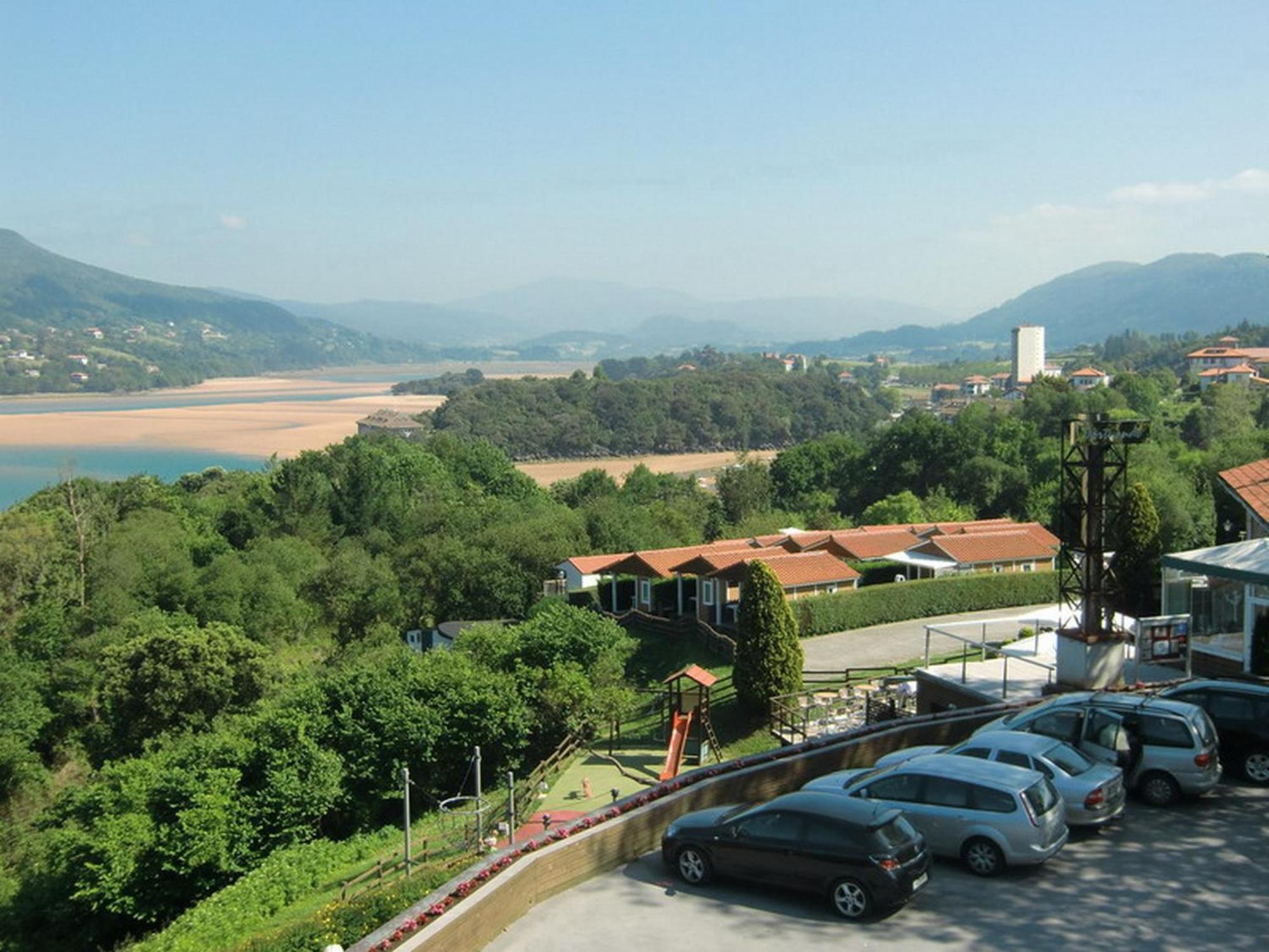 Bungalows Portuondo Parking Gratuito Мундака Екстер'єр фото