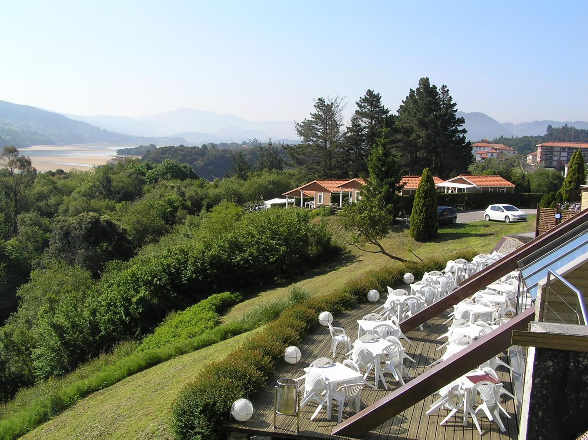 Bungalows Portuondo Parking Gratuito Мундака Екстер'єр фото